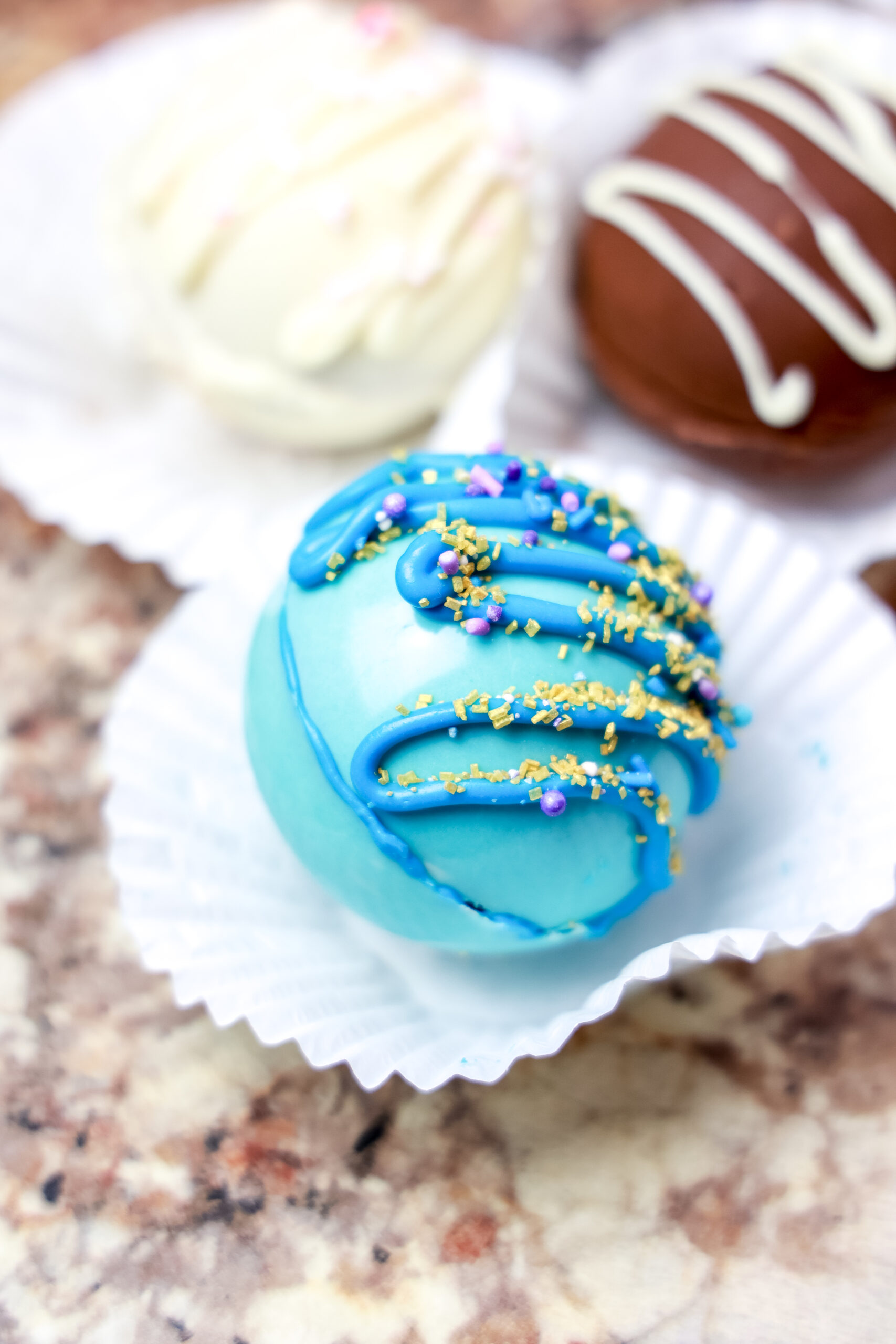 How to make hot cocoa bombs on the baking mama blog