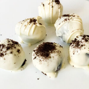 Oreo cheesecake bites on thebakingmama.com