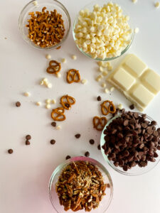 Crockpot pecan pretzel bites  