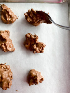 Crockpot pecan pretzel bites  