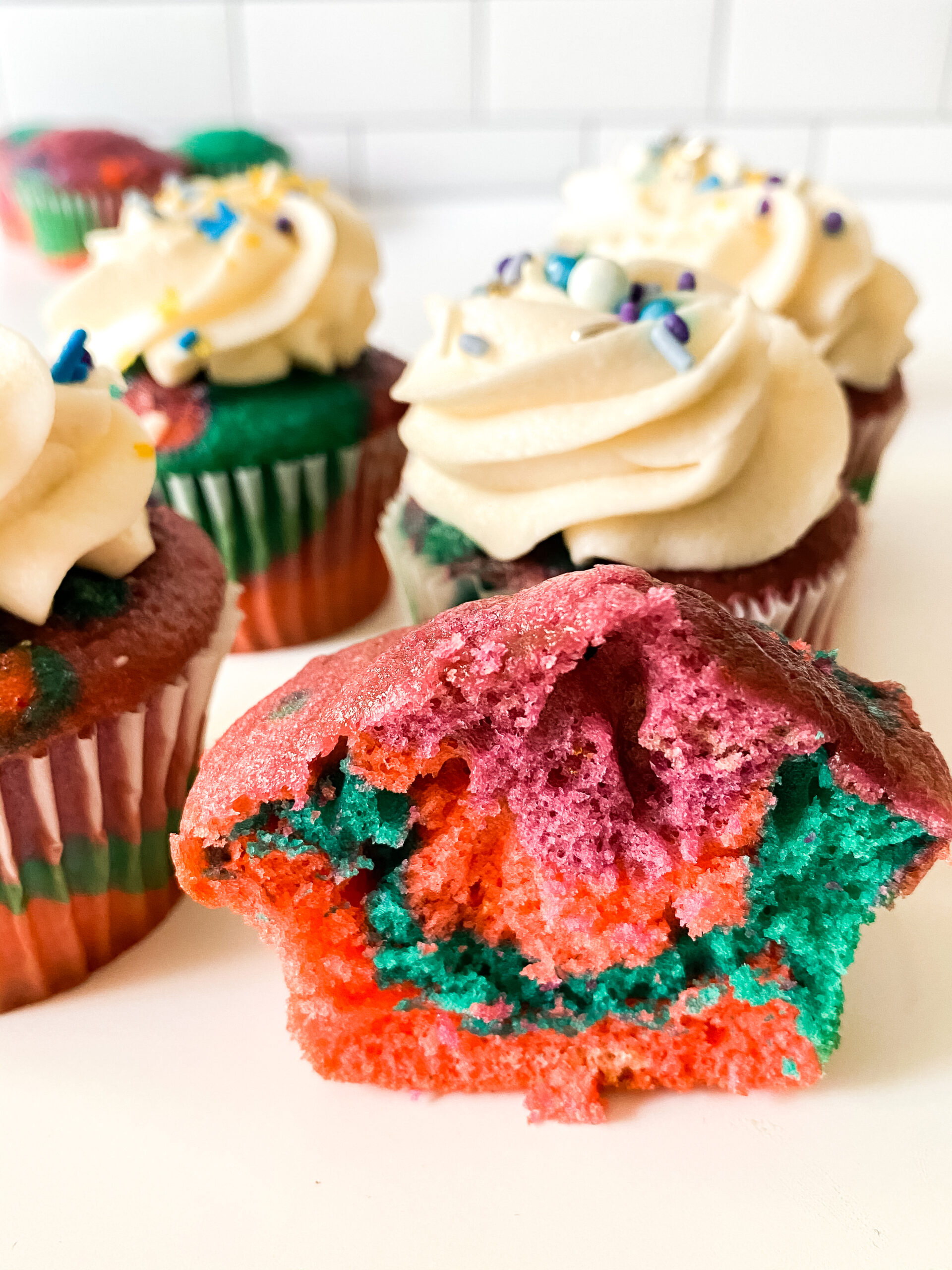 How to make Tye Dye Cupcakes on the Baking Mama Blog