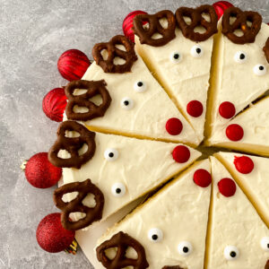 No-Bake Reindeer Cheesecake Recipe at www.chefkimihou.com