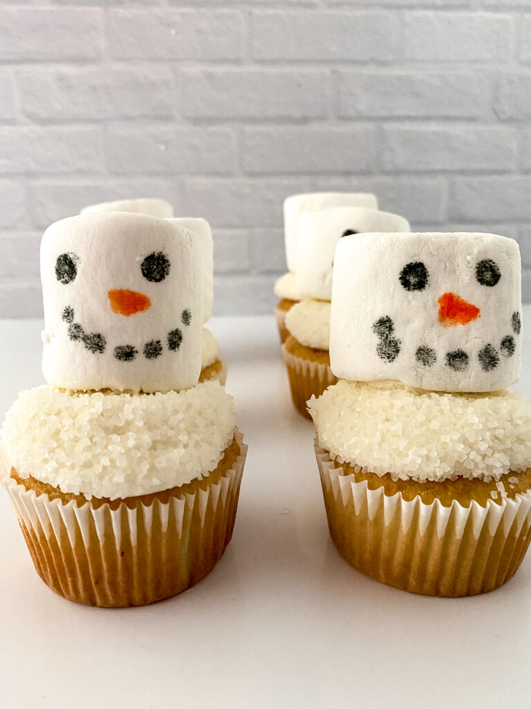 Melting Snowman Cupcakes at www.chefkimihou.com