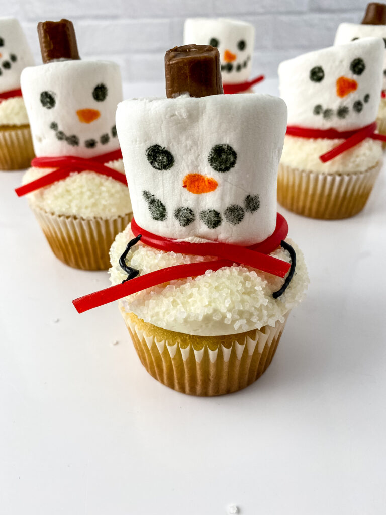 Melting Snowman Cupcakes at www.chefkimihou.com