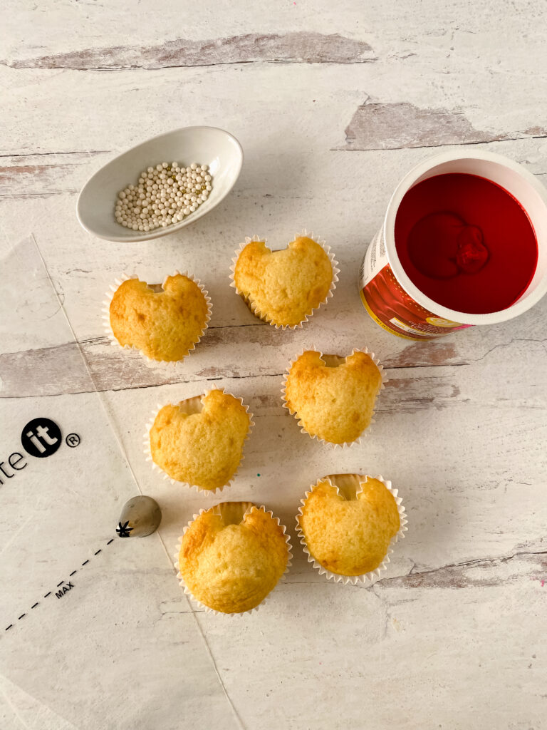 heart-shaped cupcakes at www.chefkimihou.com