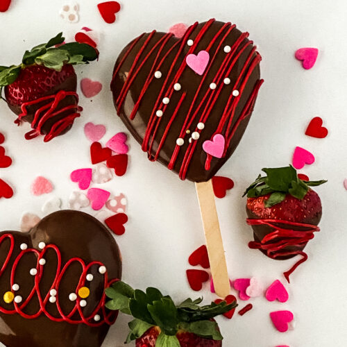 Chocolate-covered Strawberry Cake Pops at www.chefkimihou.com