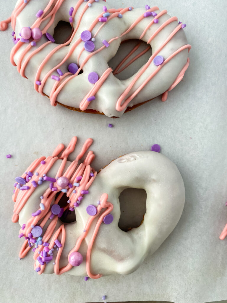 Pink & Purple Stripe Pretzels at www.chefkimihou.com