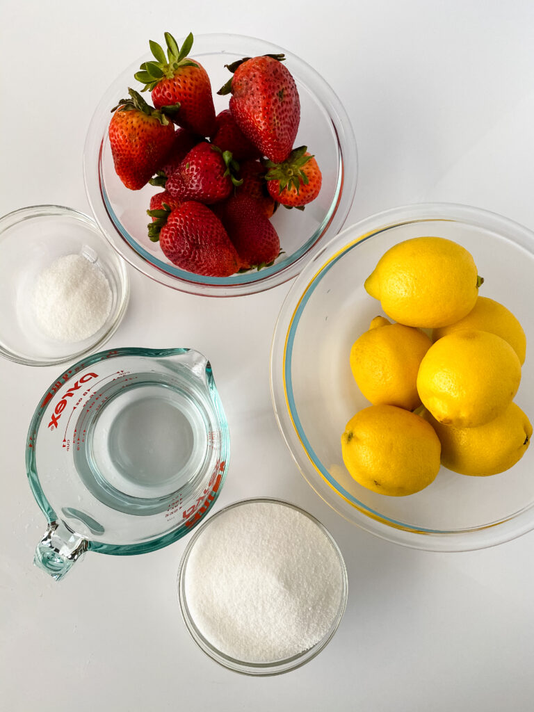 Strawberry Lemonade Pops at www.chefkimihou.com