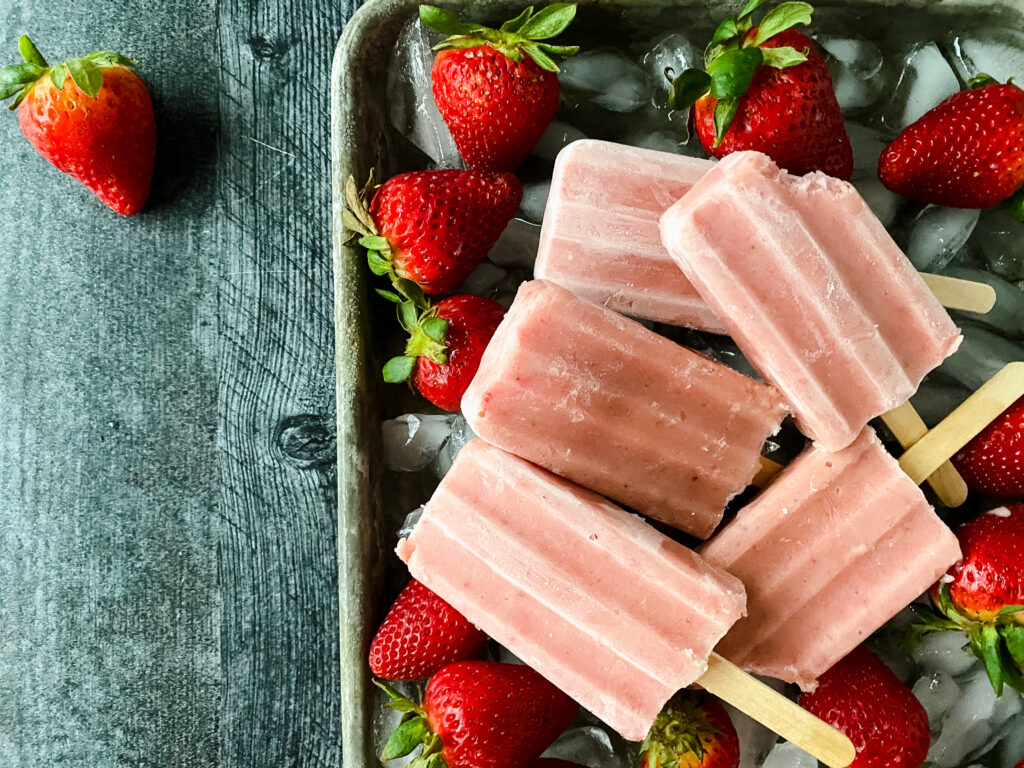 Strawberry Banana Yogurt Pops at www.chefkimihou.com