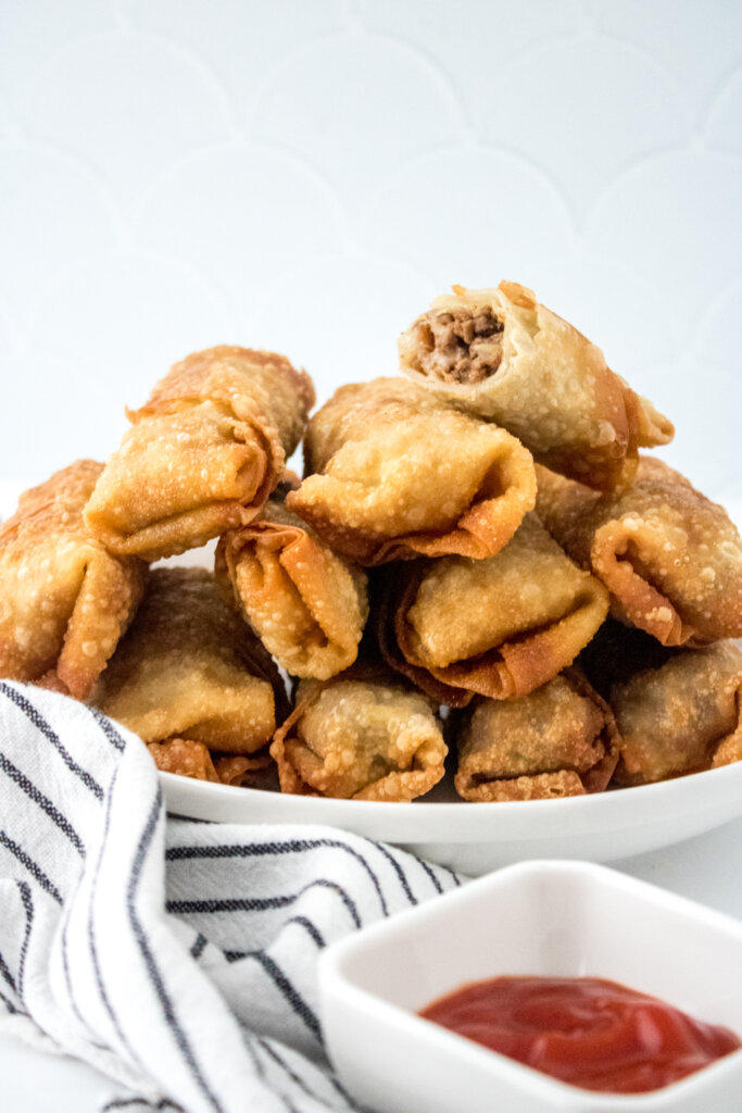 bacon cheeseburger egg rolls